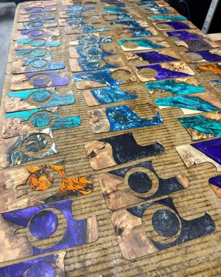 Unsere Produktionsstätte in voller Produktion von Weihnachtsgeschenken 💫 🦔 Luxuriöse Handyhüllen und weitere Accessoires...